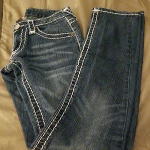 Stretching Skinny jeans.